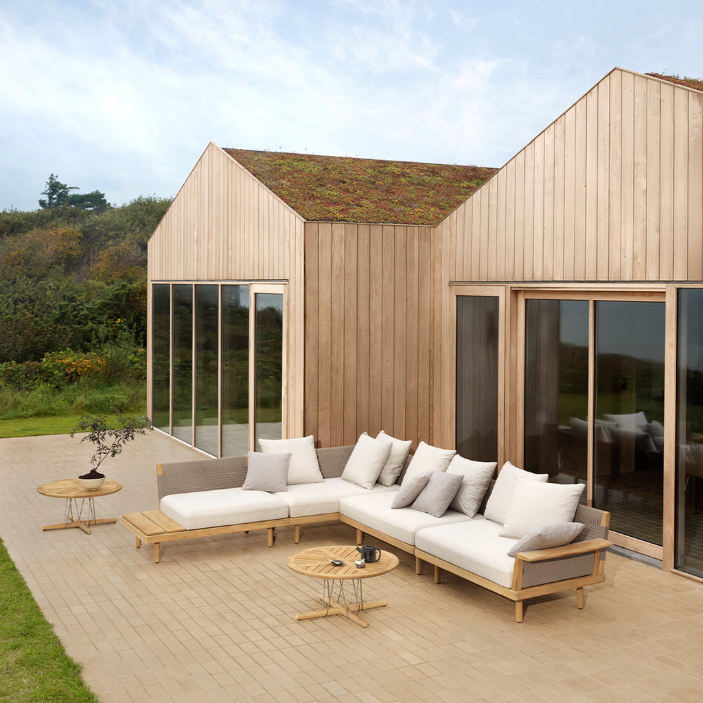Carl Hansen & Søn | E00S Embrace Outdoor Sofa – Prevalent Projects