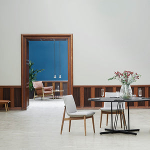 E004 | Embrace Chair